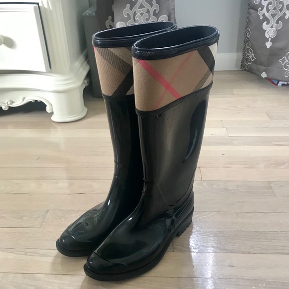 short burberry rain boots